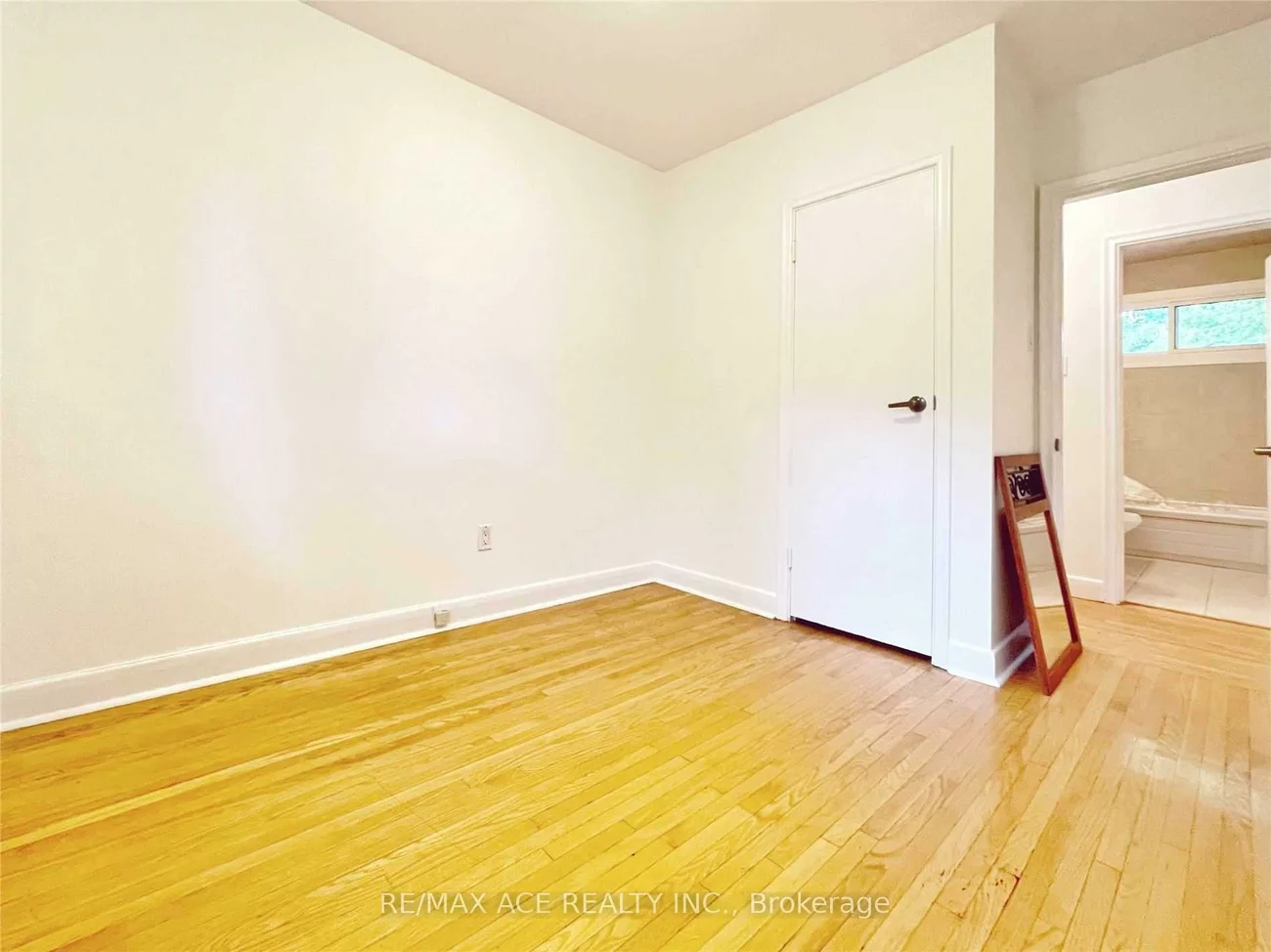 246, Horsham, Willowdale West, Toronto
