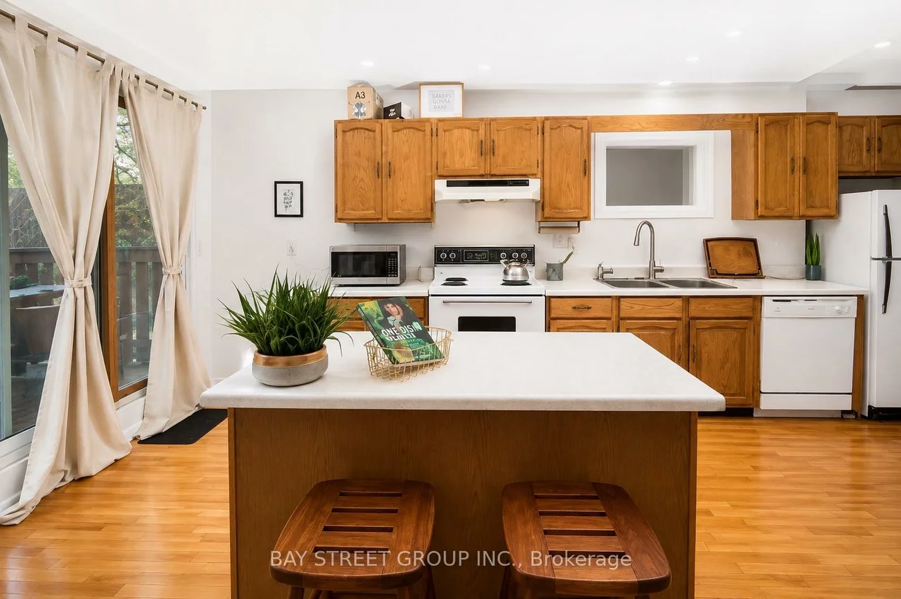 586, Huron, Annex, Toronto