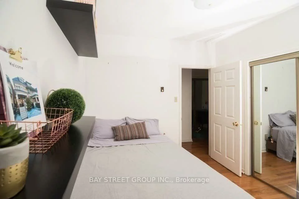 586, Huron, Annex, Toronto
