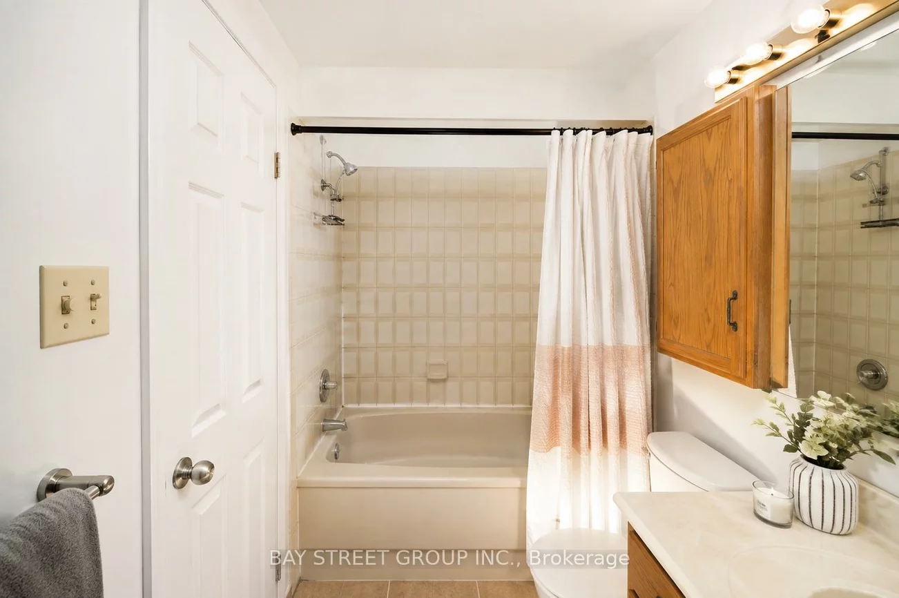 586, Huron, Annex, Toronto