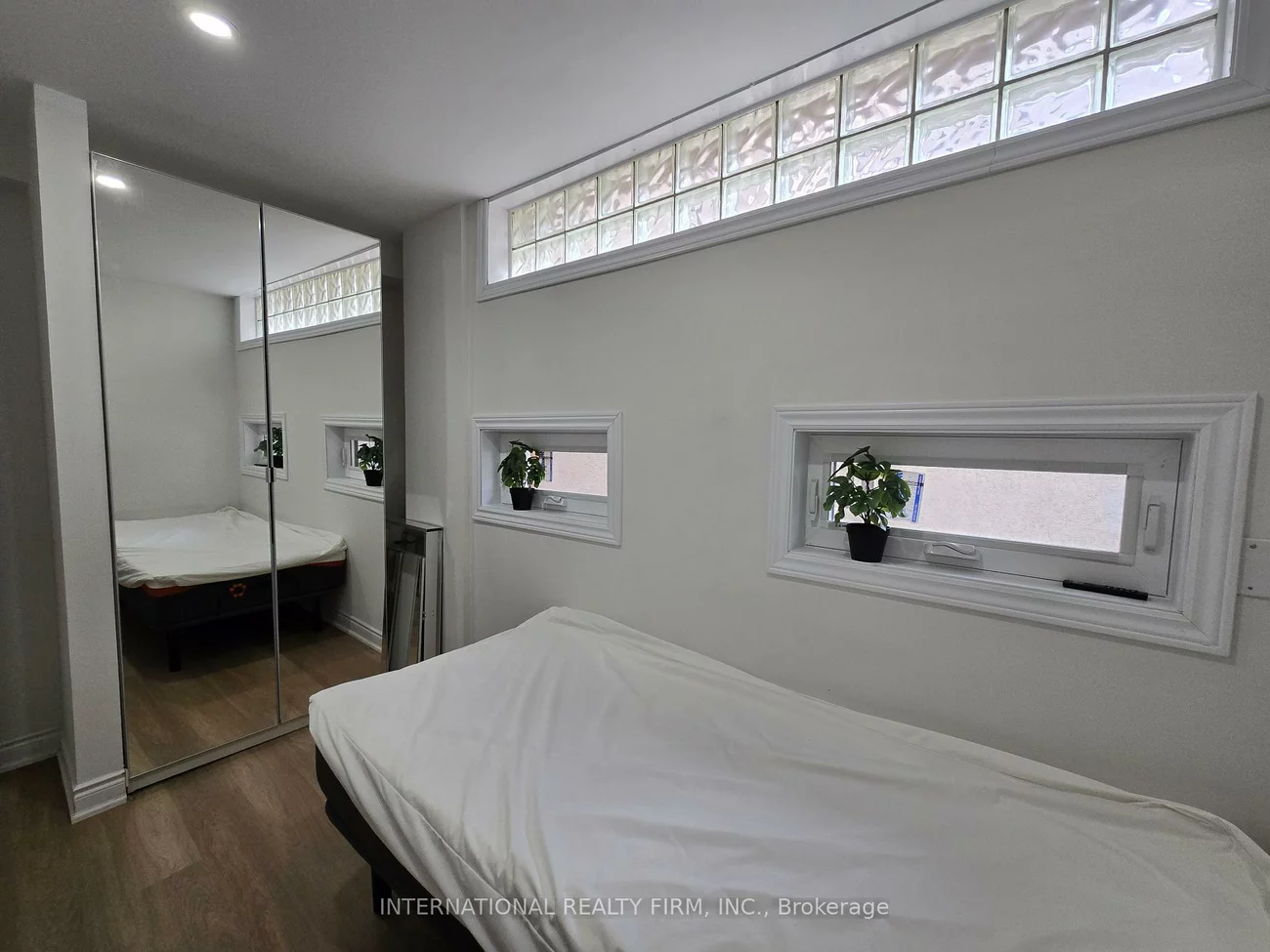 261, Soudan, Mount Pleasant West, Toronto