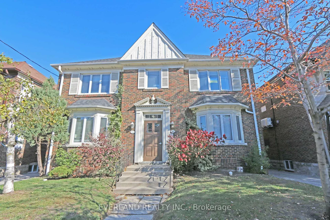 1751, Bayview, Leaside, Toronto