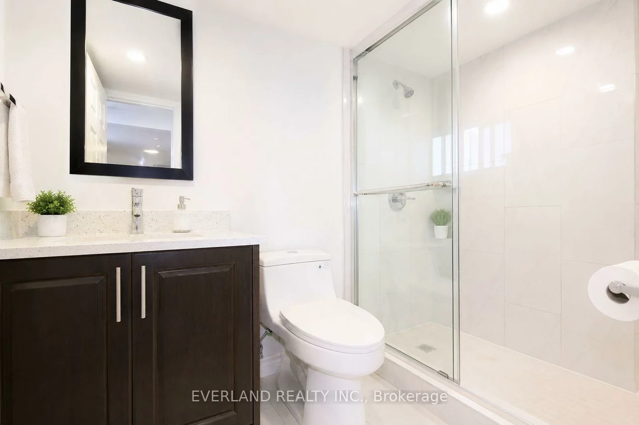 1751, Bayview, Leaside, Toronto