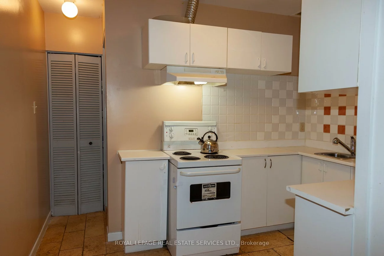 2B, Debell, Newtonbrook East, Toronto