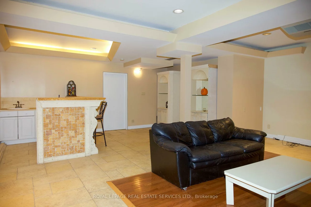 2B, Debell, Newtonbrook East, Toronto