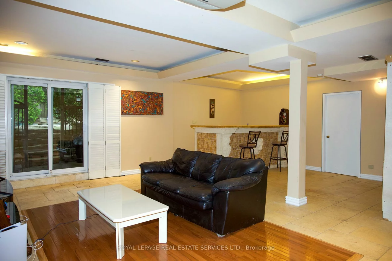 2B, Debell, Newtonbrook East, Toronto