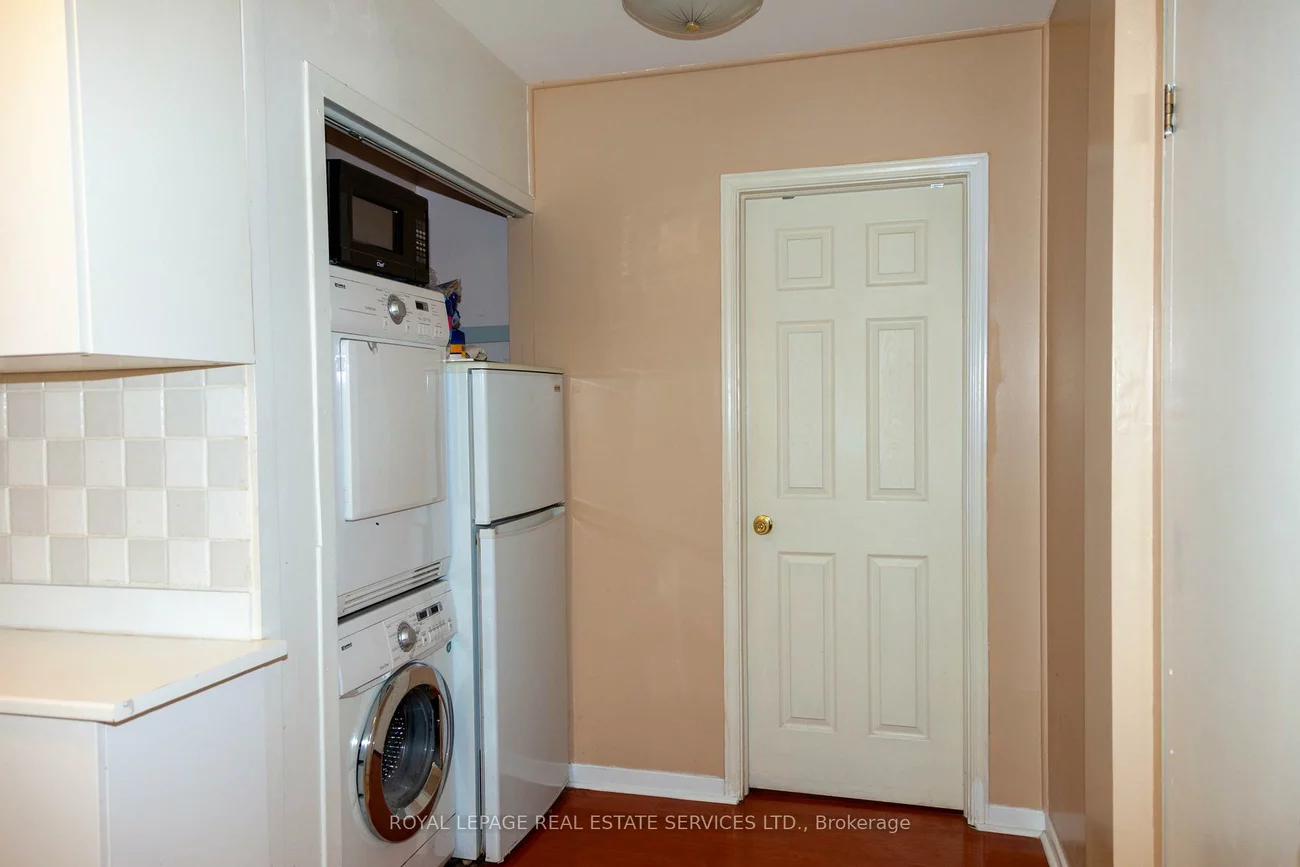 2B, Debell, Newtonbrook East, Toronto