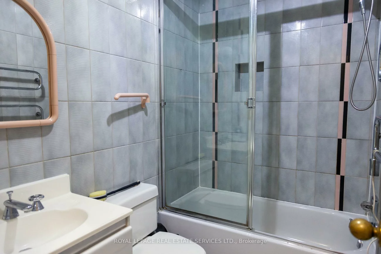 2B, Debell, Newtonbrook East, Toronto