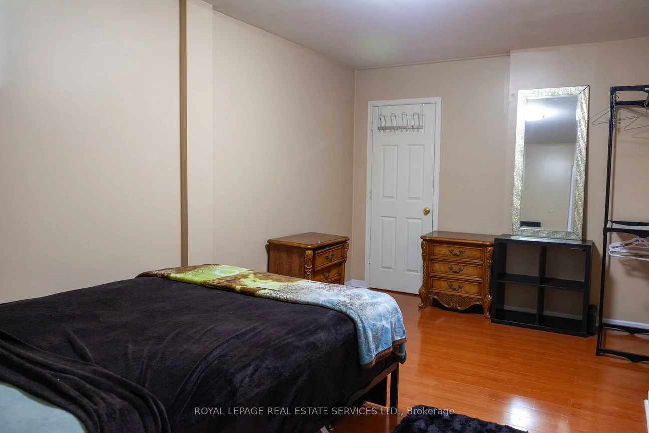 2B, Debell, Newtonbrook East, Toronto
