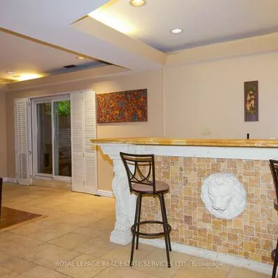 2B, Debell, Newtonbrook East, Toronto