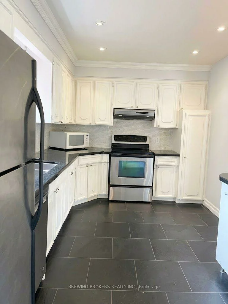 48, Wynn, Willowdale West, Toronto