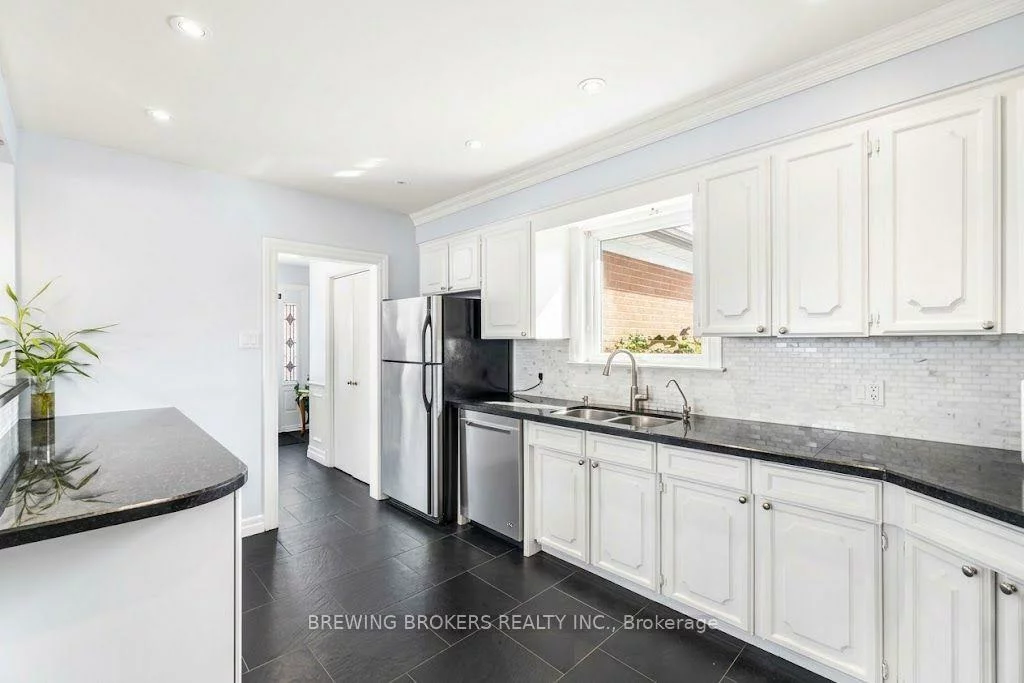 48, Wynn, Willowdale West, Toronto