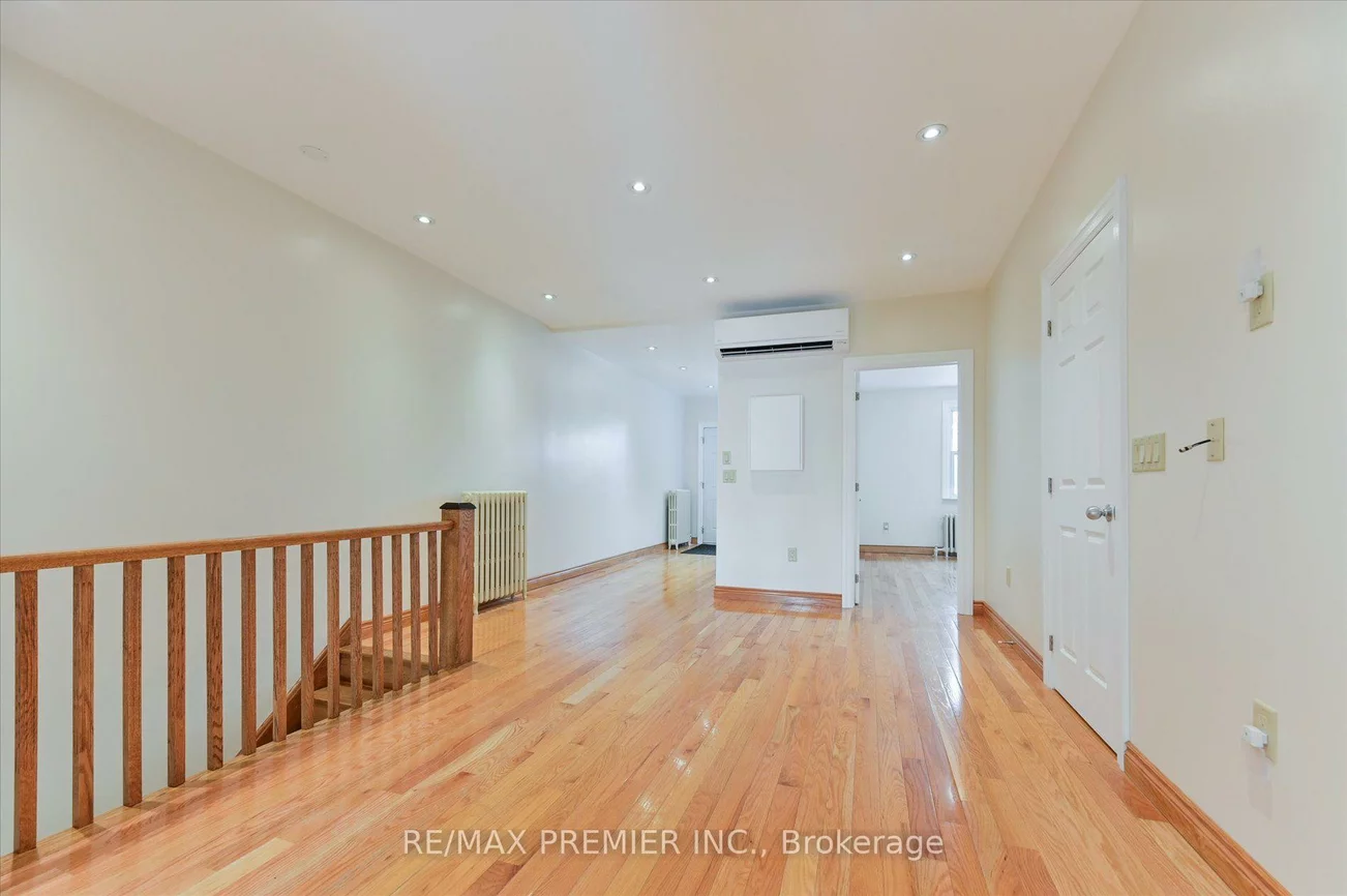 1575, Bayview, Leaside, Toronto