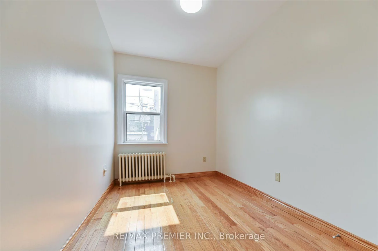1575, Bayview, Leaside, Toronto