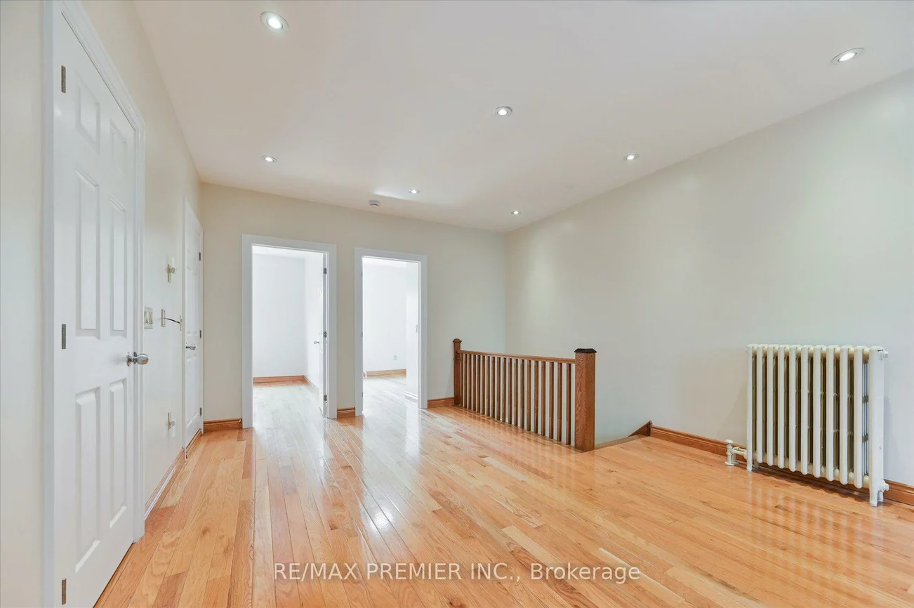 1575, Bayview, Leaside, Toronto