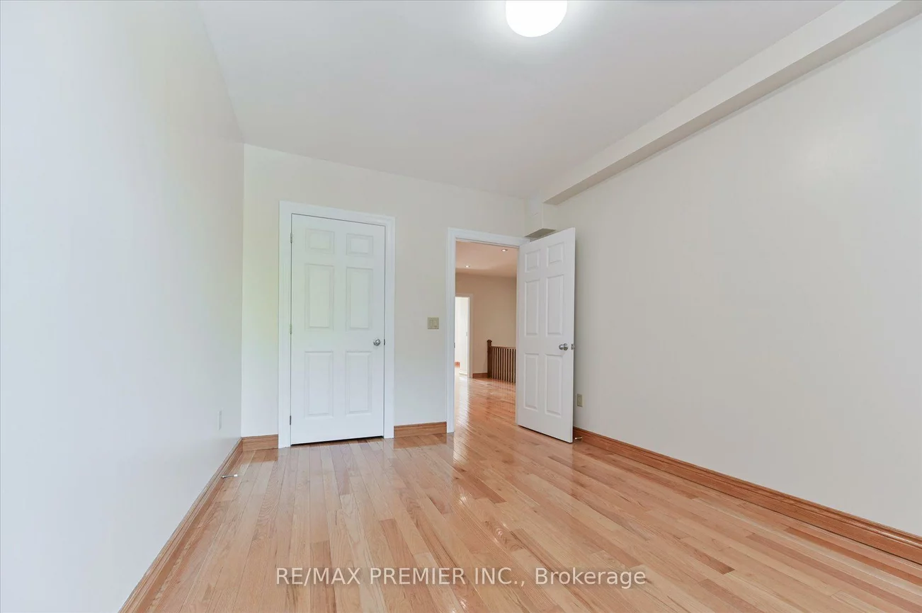1575, Bayview, Leaside, Toronto