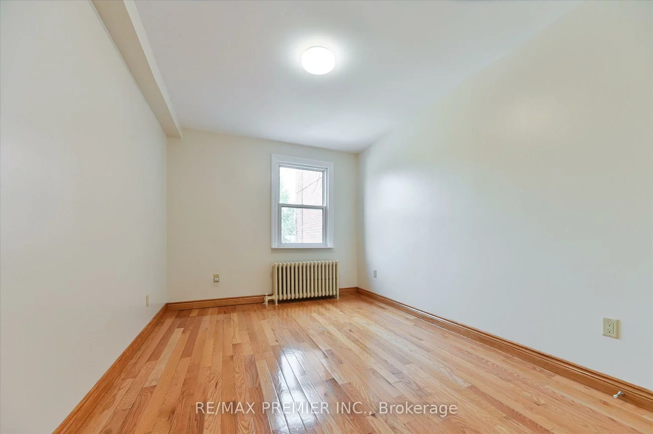 1575, Bayview, Leaside, Toronto