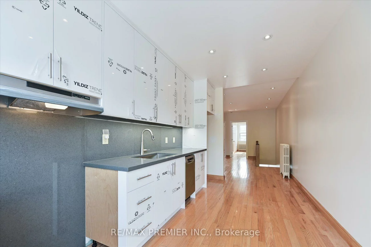 1575, Bayview, Leaside, Toronto