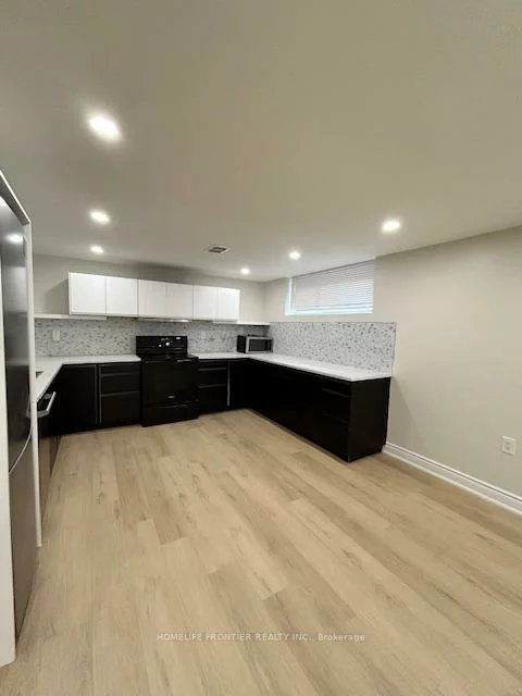 141, Brighton, Bathurst Manor, Toronto