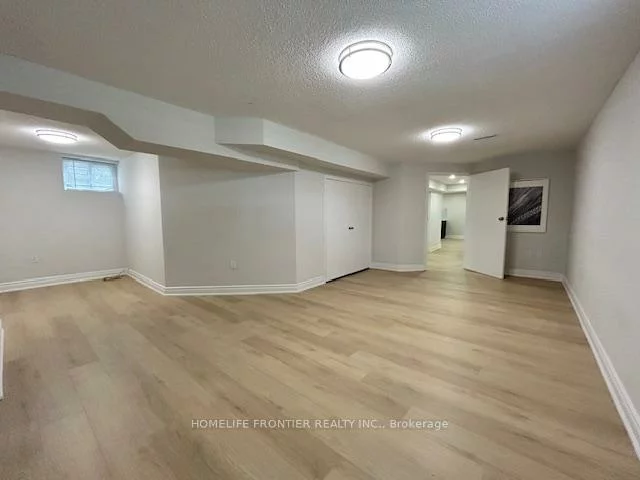 141, Brighton, Bathurst Manor, Toronto