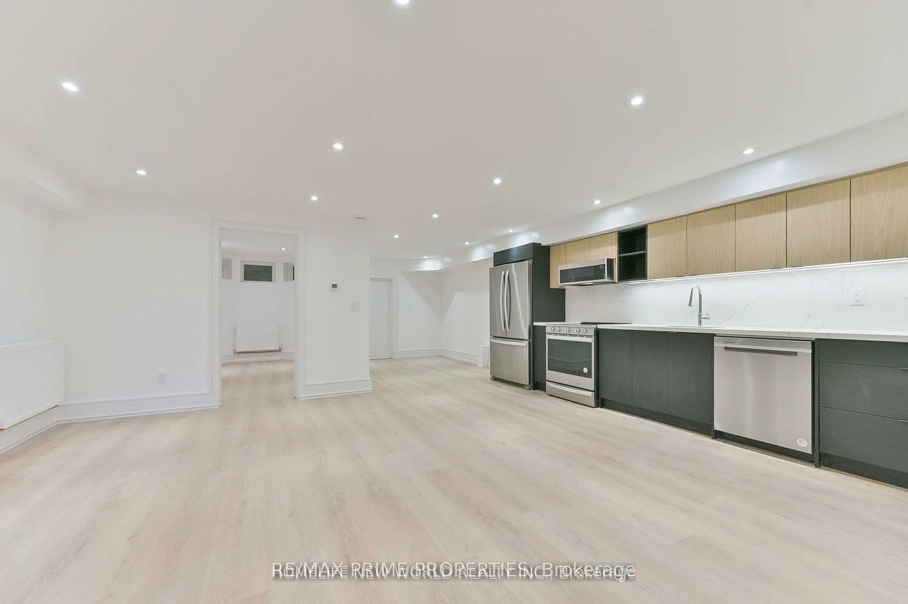 995, Dufferin, Dufferin Grove, Toronto
