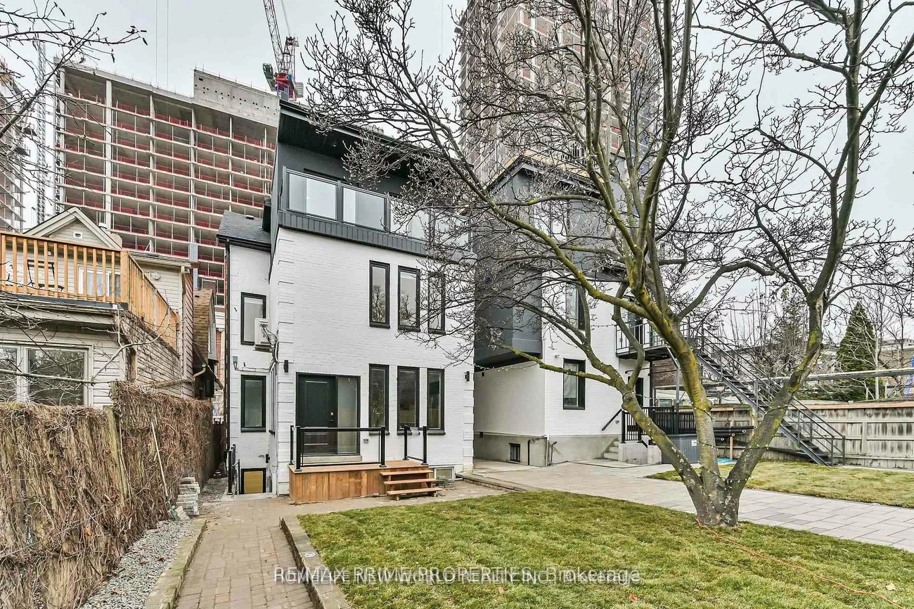995, Dufferin, Dufferin Grove, Toronto