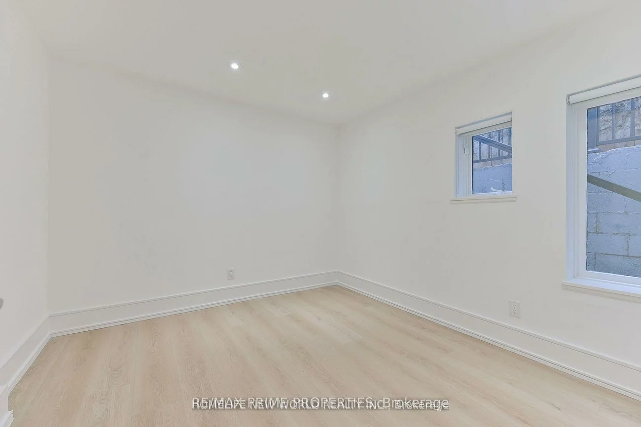 995, Dufferin, Dufferin Grove, Toronto