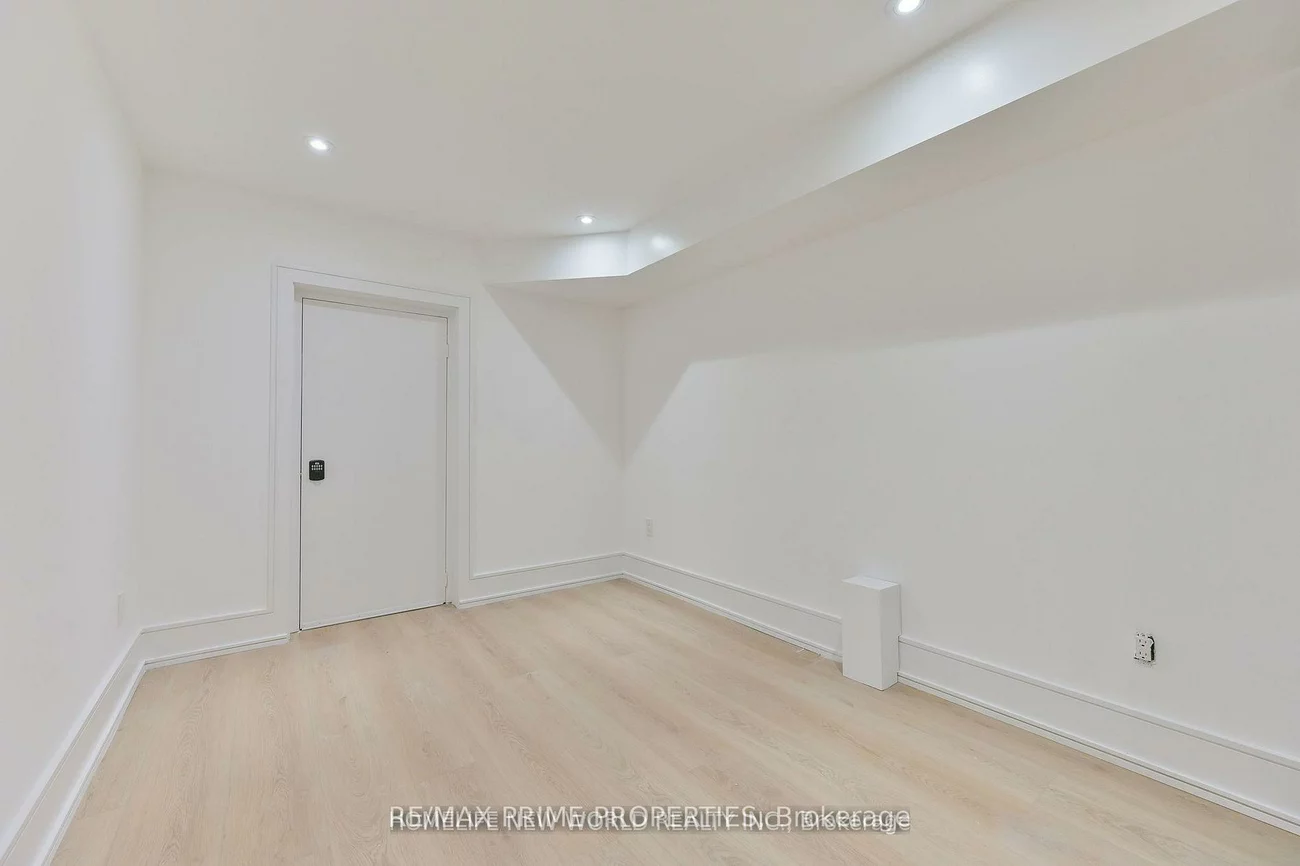 995, Dufferin, Dufferin Grove, Toronto