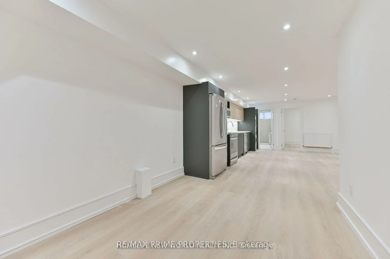 995, Dufferin, Dufferin Grove, Toronto