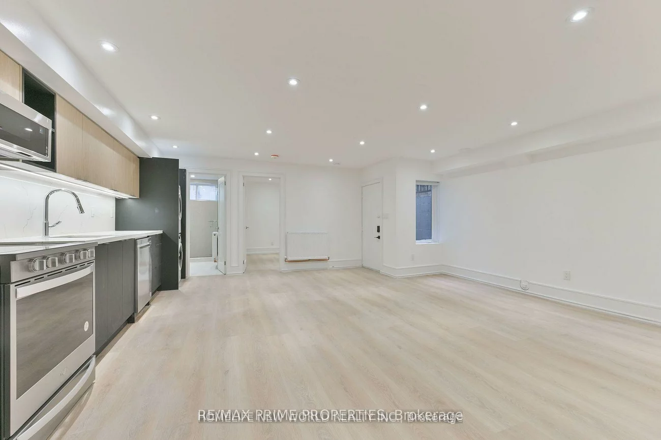 995, Dufferin, Dufferin Grove, Toronto
