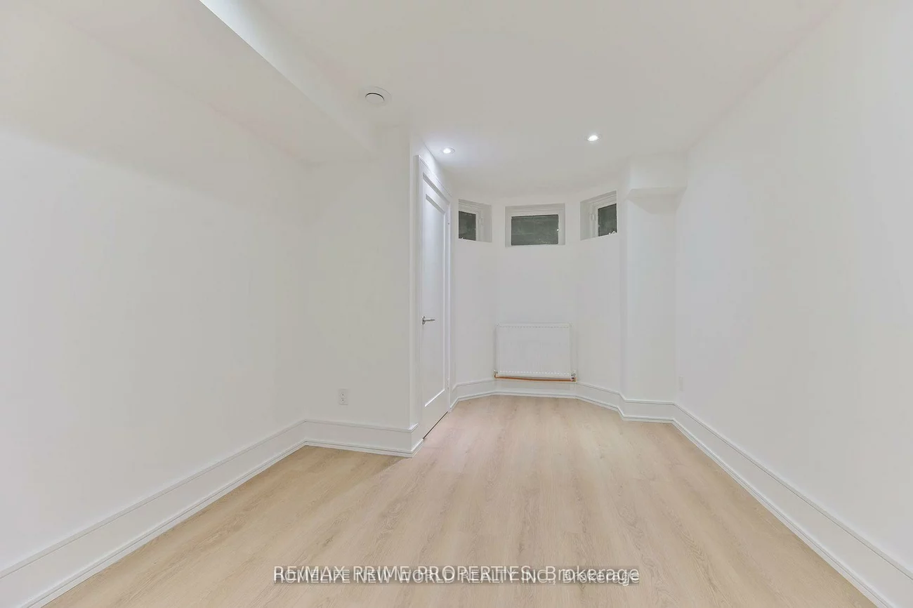 995, Dufferin, Dufferin Grove, Toronto