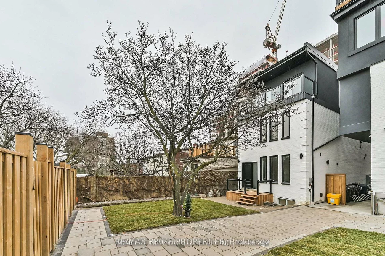 995, Dufferin, Dufferin Grove, Toronto