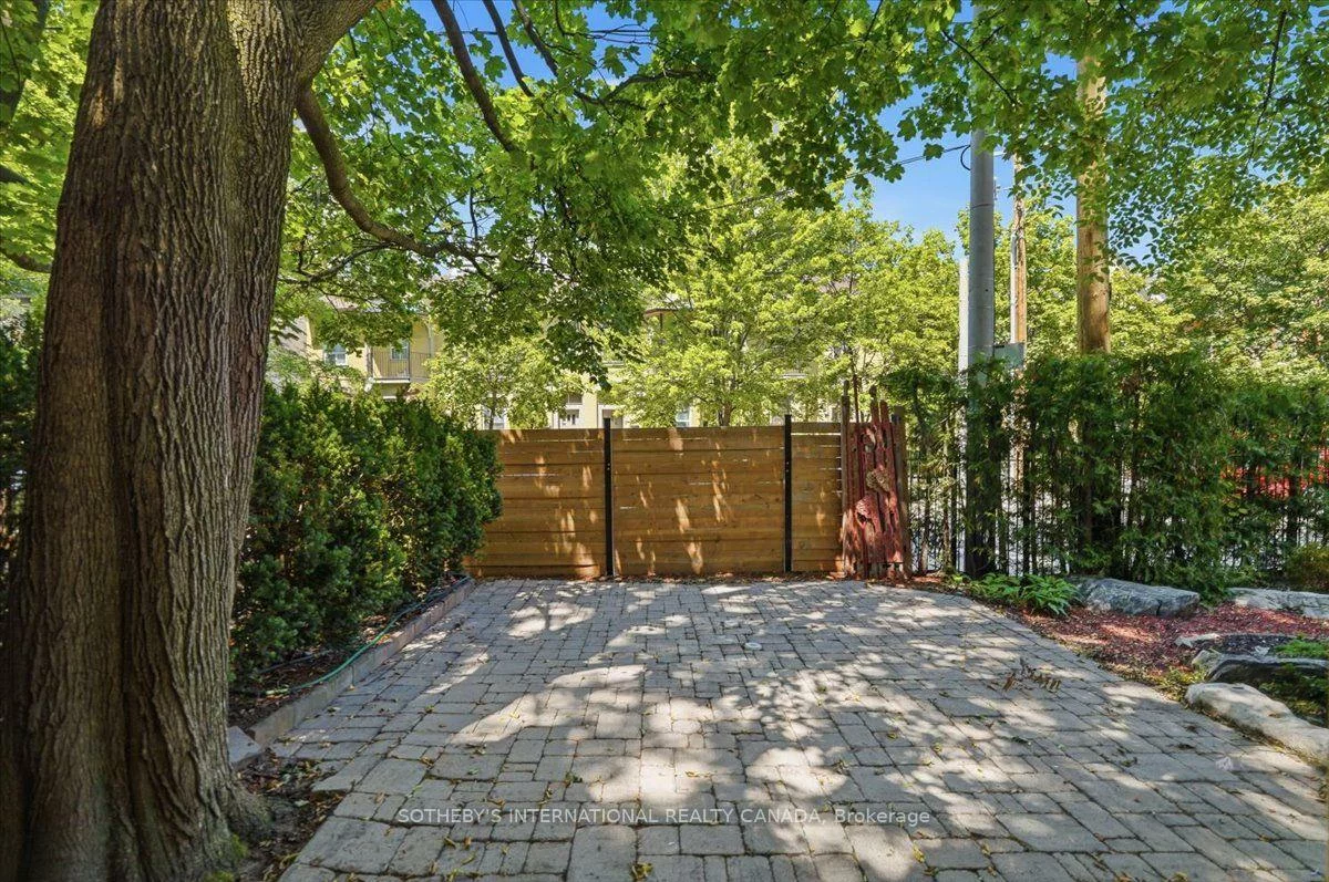 33, Rose, Cabbagetown-South St. James Town, Toronto