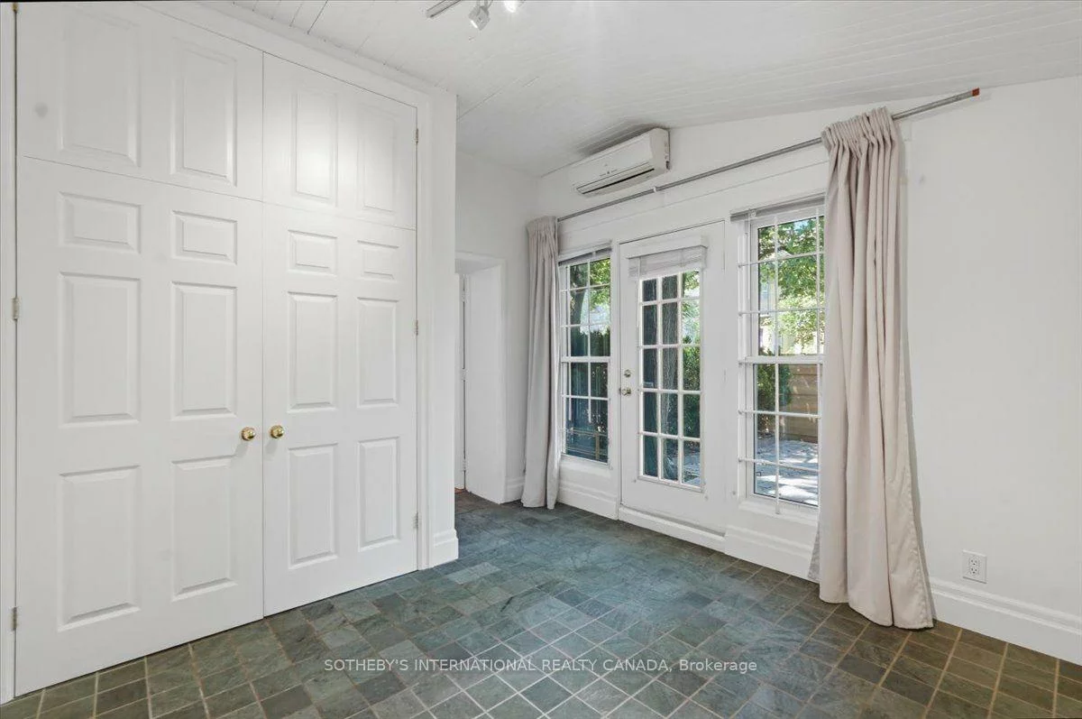 33, Rose, Cabbagetown-South St. James Town, Toronto