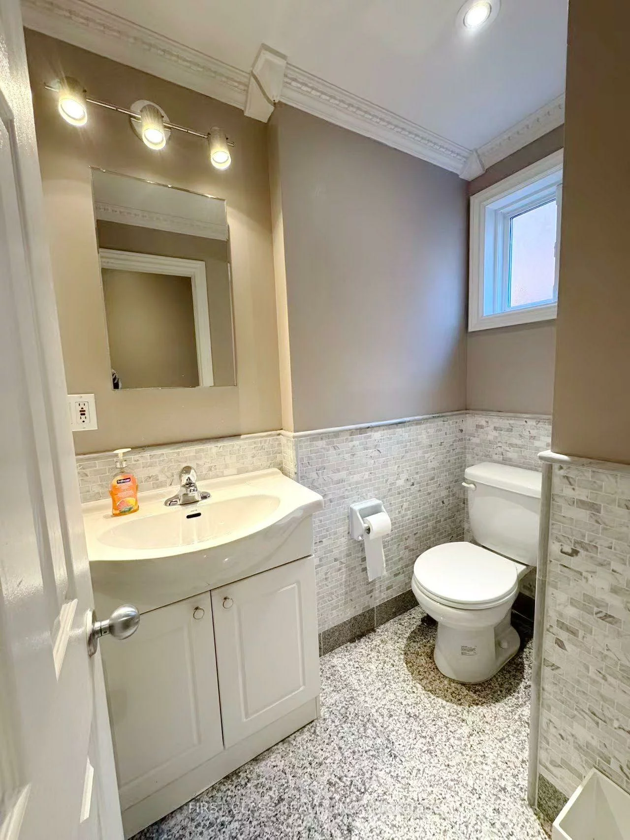 202, Goddard, Bathurst Manor, Toronto