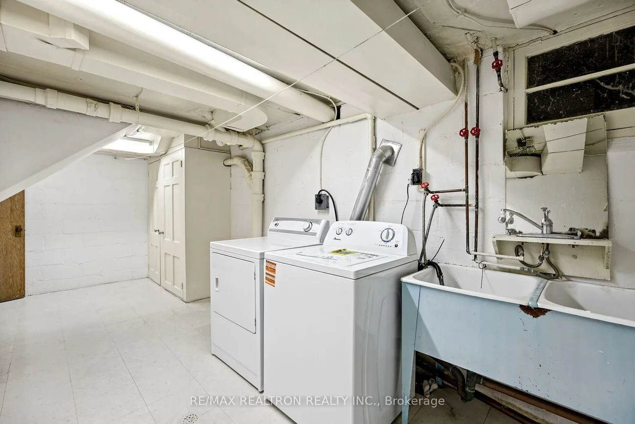 26, Shelborne, Bedford Park-Nortown, Toronto