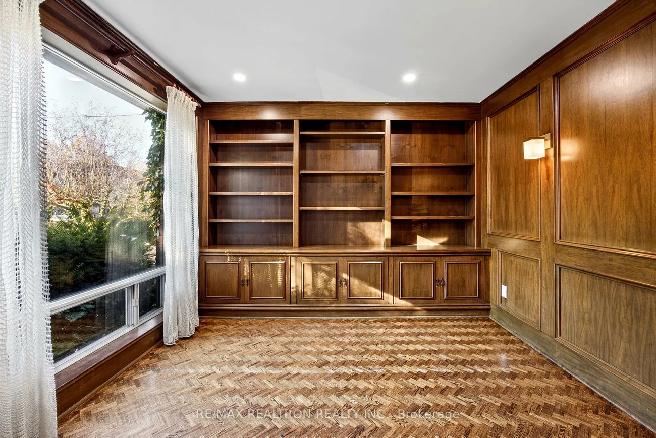 26, Shelborne, Bedford Park-Nortown, Toronto