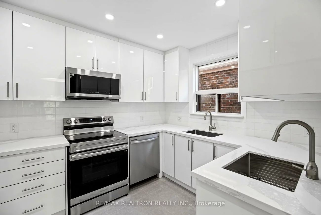 26, Shelborne, Bedford Park-Nortown, Toronto