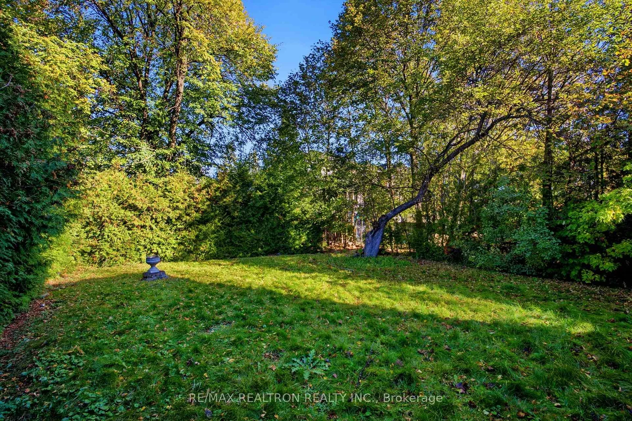 26, Shelborne, Bedford Park-Nortown, Toronto