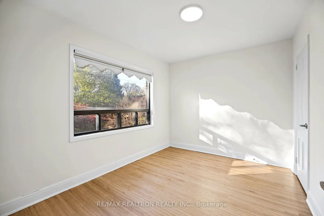 26, Shelborne, Bedford Park-Nortown, Toronto