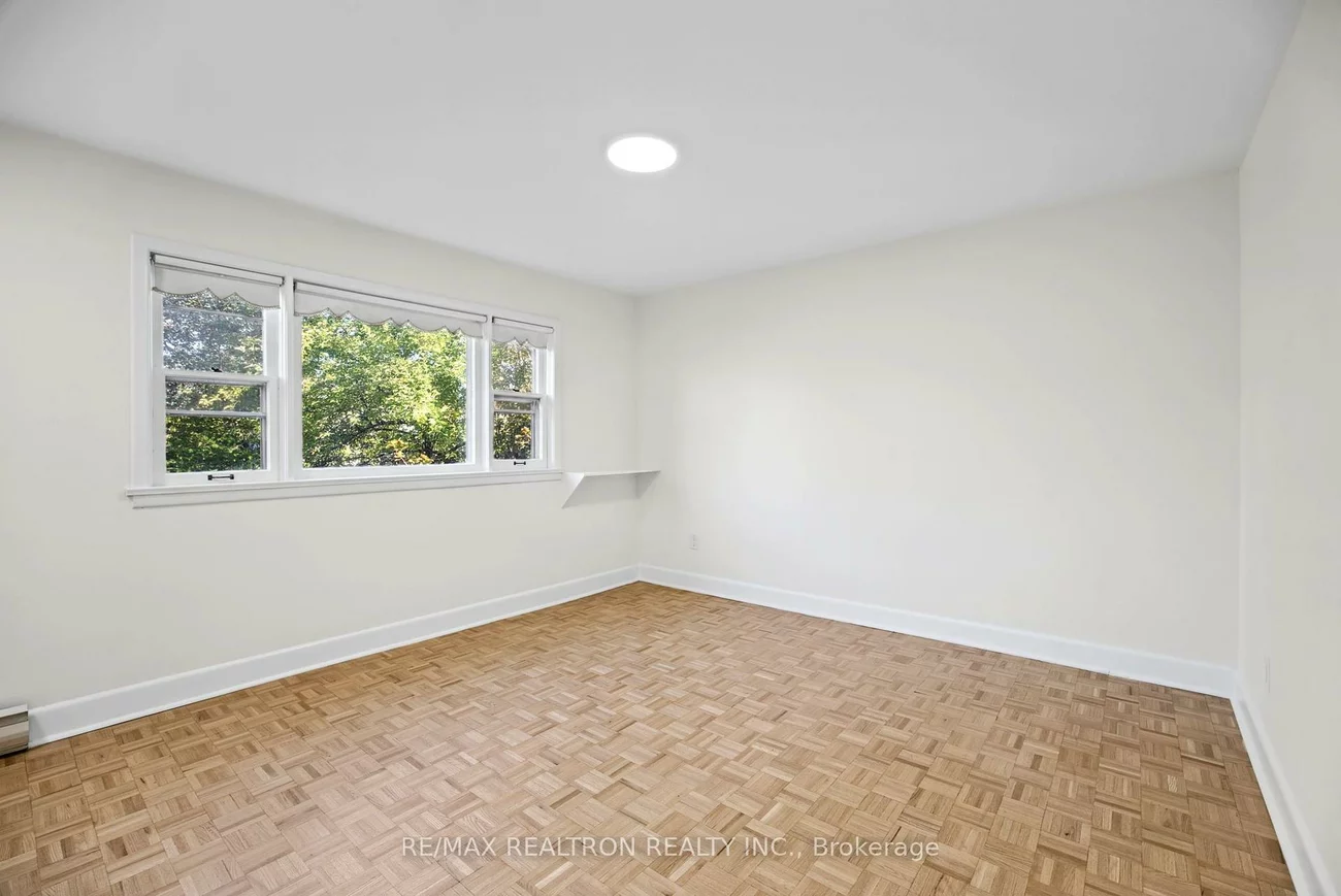 26, Shelborne, Bedford Park-Nortown, Toronto