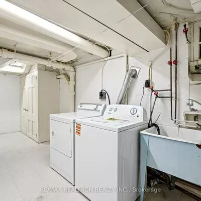 26, Shelborne, Bedford Park-Nortown, Toronto