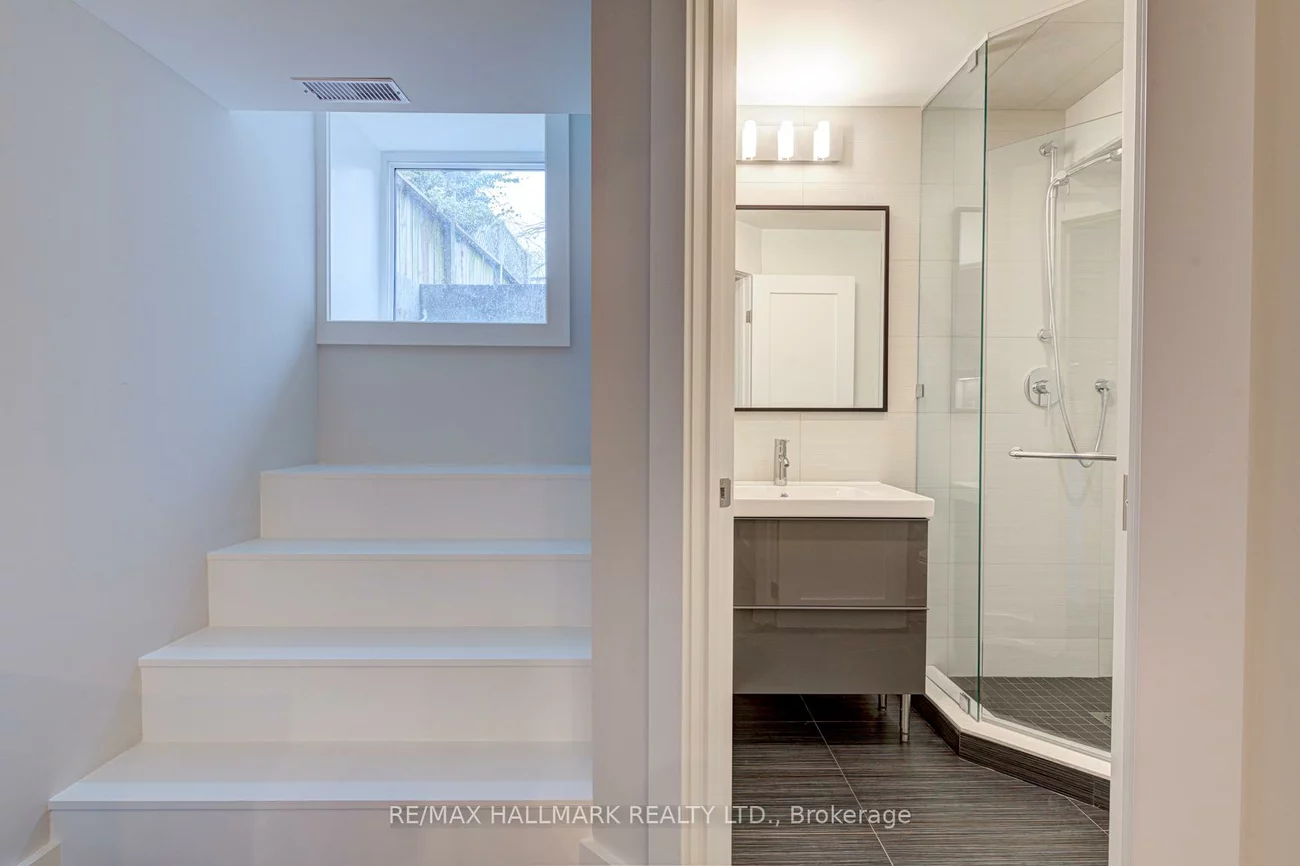 924, Broadview, Playter Estates-Danforth, Toronto