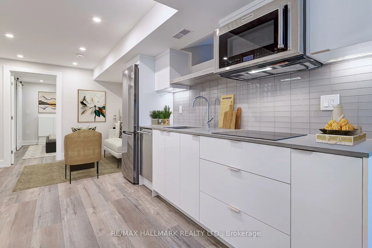 924, Broadview, Playter Estates-Danforth, Toronto