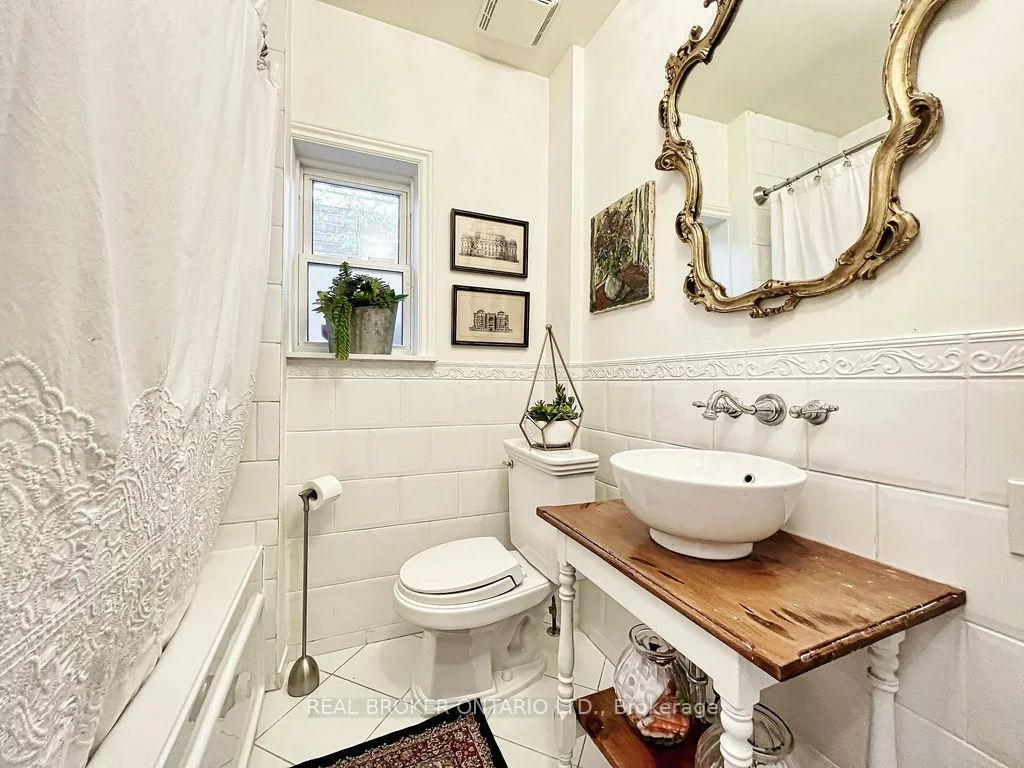 43, Stanhope, Broadview North, Toronto