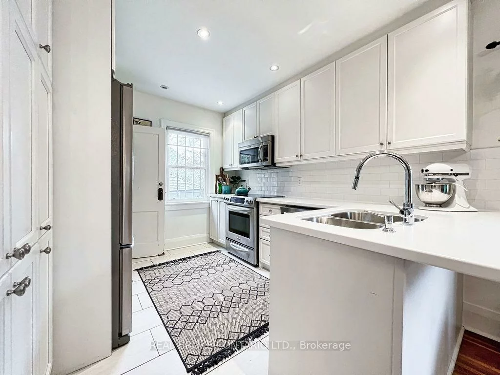 43, Stanhope, Broadview North, Toronto