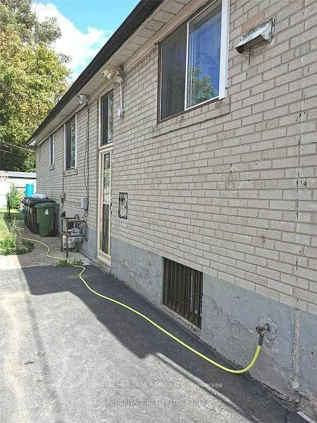 95, Santamonica, Clairlea-Birchmount, Toronto