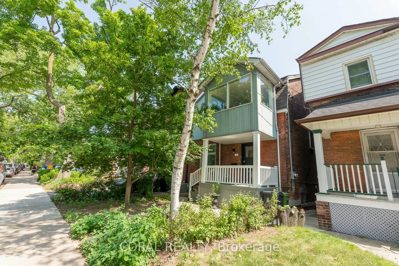 29, Victor, North Riverdale, Toronto
