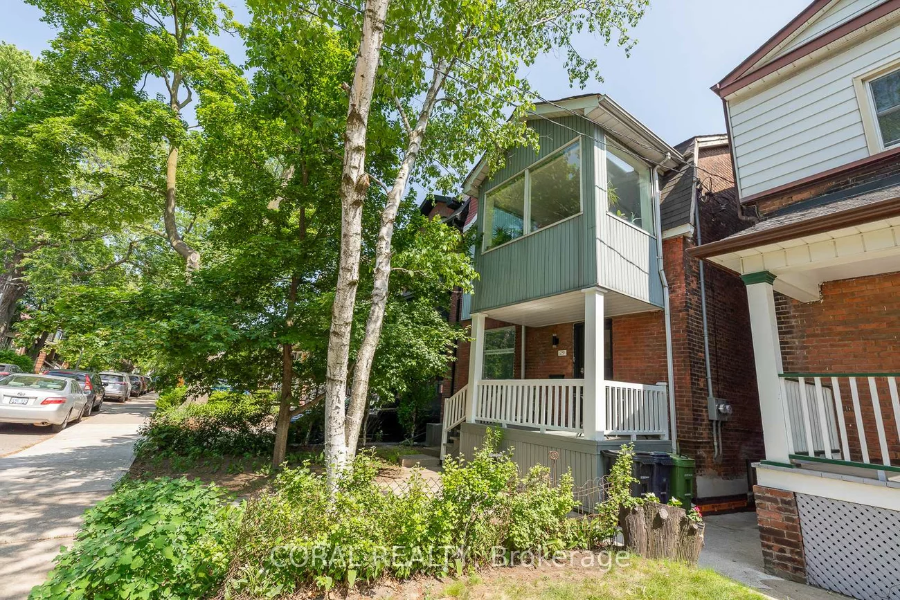 29, Victor, North Riverdale, Toronto
