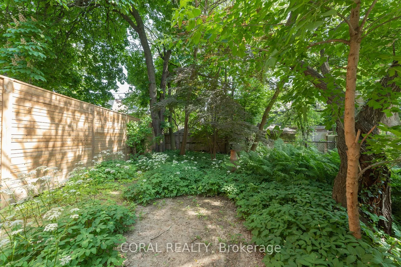29, Victor, North Riverdale, Toronto